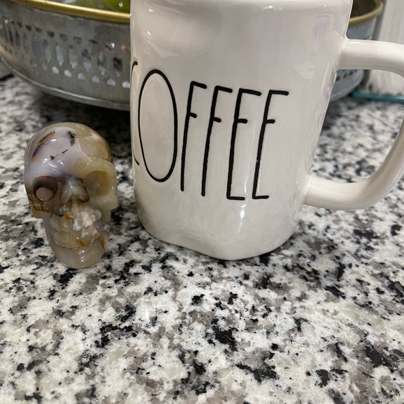 Small Crystal Skulls - Picture 8 of 8